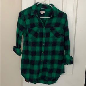 Green and dark navy plaid button up